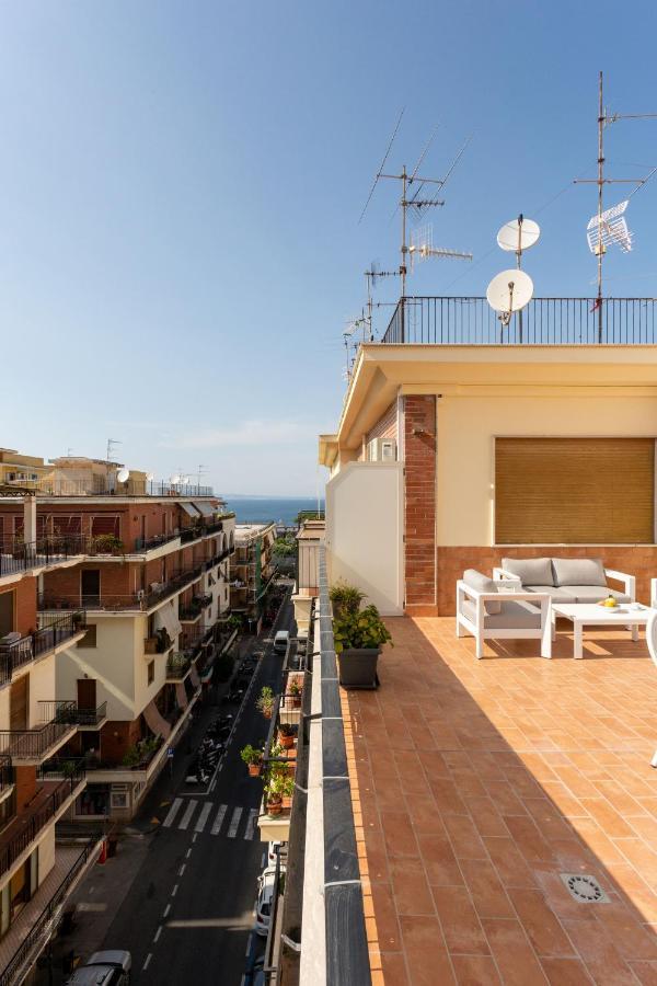 Tofani Apartment - Luminoso Con Terrazzo Panoramico Сорренто Екстер'єр фото