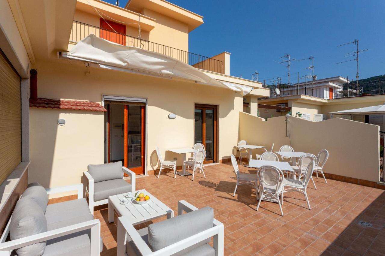 Tofani Apartment - Luminoso Con Terrazzo Panoramico Сорренто Екстер'єр фото