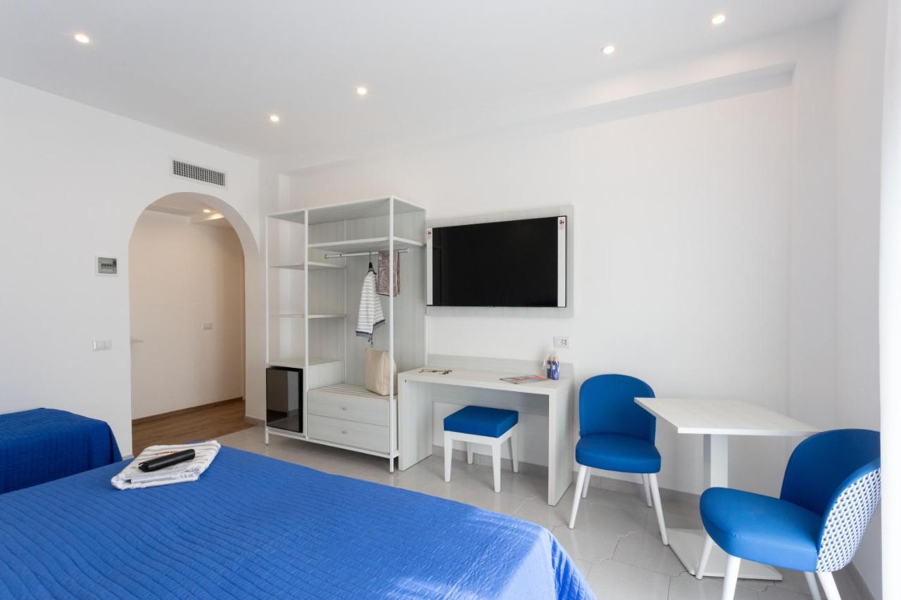 Tofani Apartment - Luminoso Con Terrazzo Panoramico Сорренто Екстер'єр фото